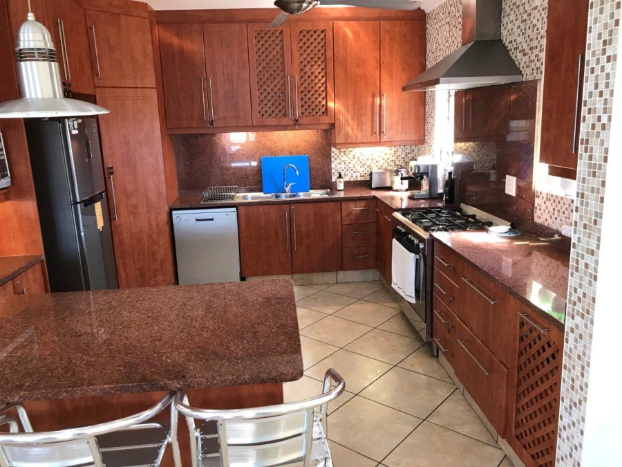 9 Bedroom Property for Sale in Wavecrest Eastern Cape